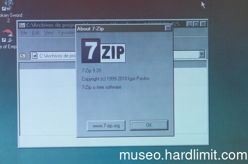 7-Zip 9.20 in a Satellite 230CX with Windows 95